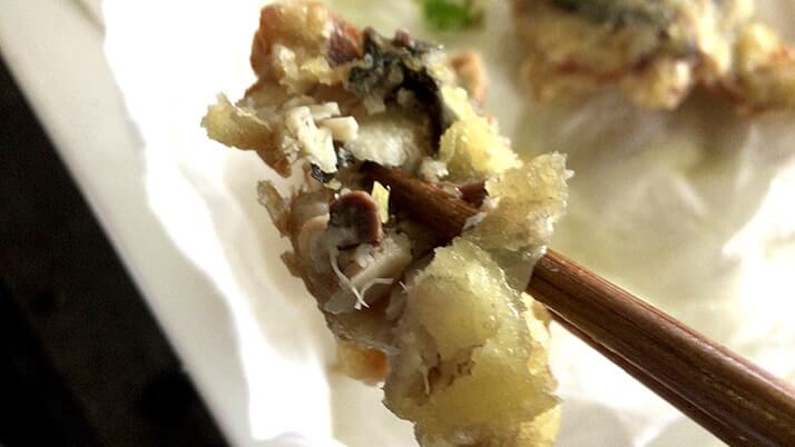 サバとカワハギの干物を天ぷらに！旨味が強くこれが美味｜神津島釣りキャンプ