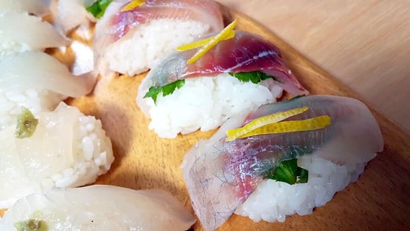 釣った魚で握り寿司！メイチダイ・アイゴ・サバの寿司が旨い！！