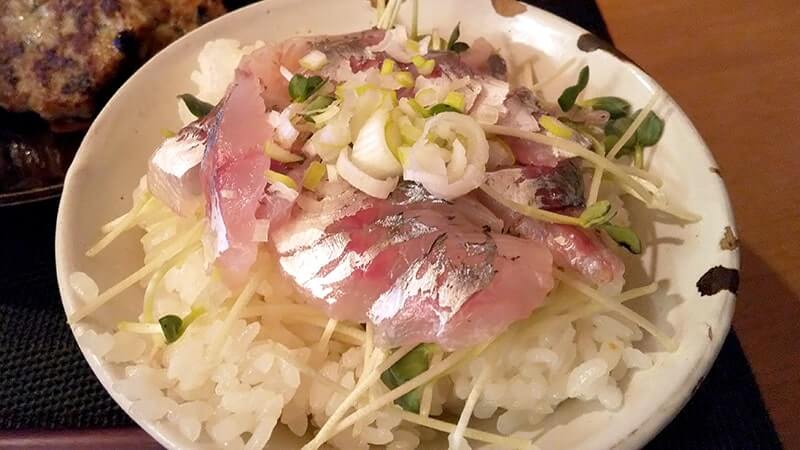 釣れたてアジ刺身丼&サバつみれ焼き・つみれ汁【釣り飯】
