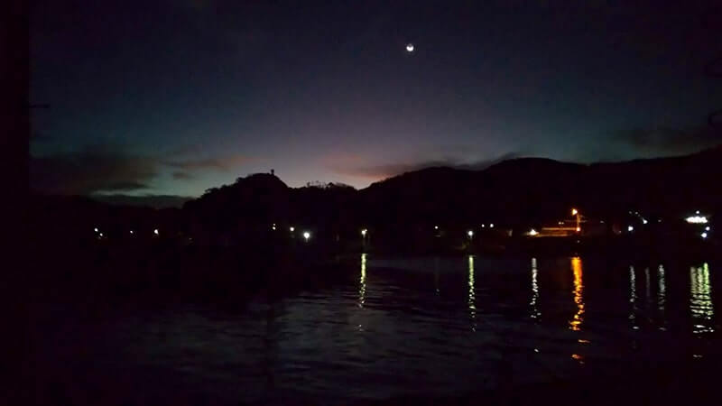 千葉堤防釣り！秋の夜釣りで90cm超ホタテウミヘビ…朝はアジ・カマスetc