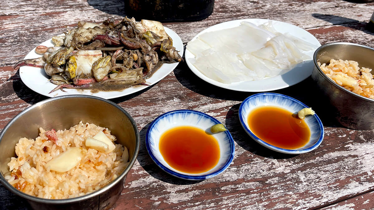 釣れたケンサキイカで作ったイカ尽くしのキャンプ飯