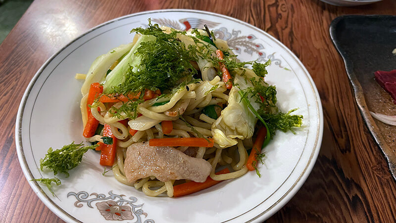 豚トロの旨みが広がる塩焼きそば