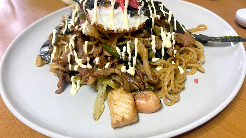 余ったイカのバター炒めで作った焼きそば