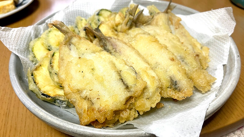 シロギスと野菜を揚げた天ぷらの盛り合わせ