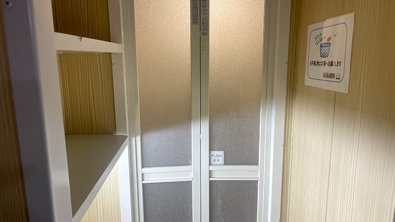 3代目さるびあ丸のシャワールーム入口