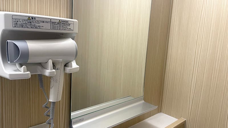 シャワールームに設置されたドライヤー