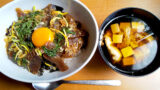 カツオの刺身を一晩漬けて漬け丼に！卵黄トロッと旨い釣り飯レシピ