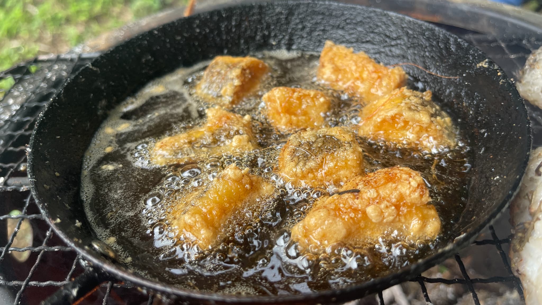 香ばしく揚がったマゴチの唐揚げ