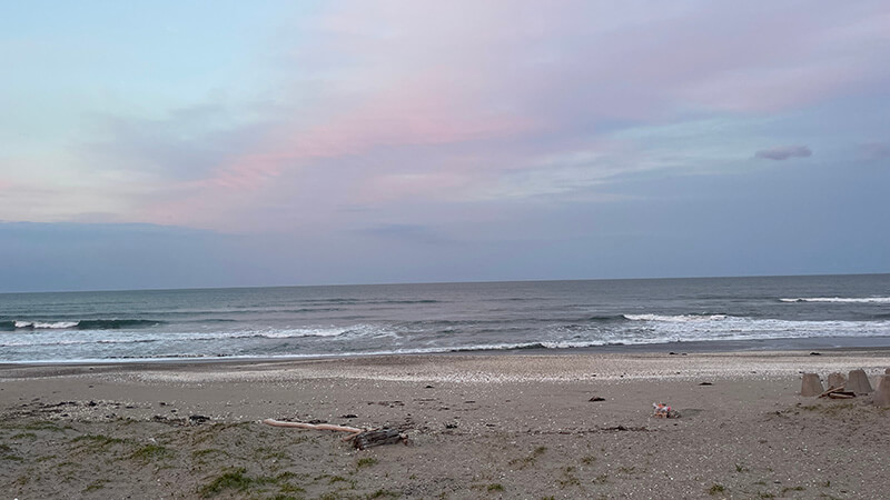 ヒラツメガニ狙いに夢中になった夕方のサーフ