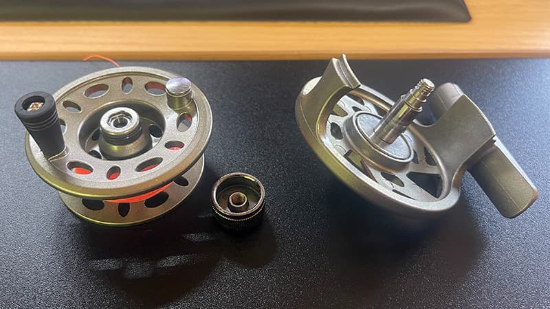 分解したPROMARINE RA60 ラウンドエースのスプールと本体