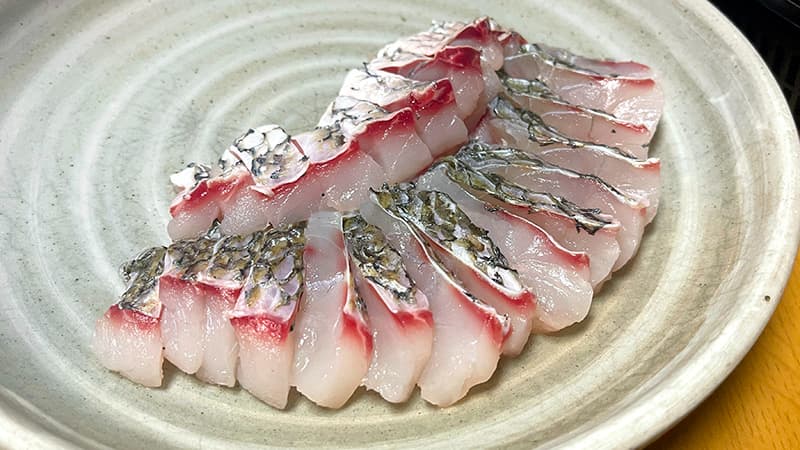 しゃぶしゃぶ用に皮付きで厚めに切ったチヌの身
